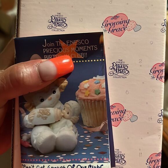 Precious Moments Growing In Grace Age 16 Figurine Girl holding Bouquet of Flowe - Picture 6 of 6